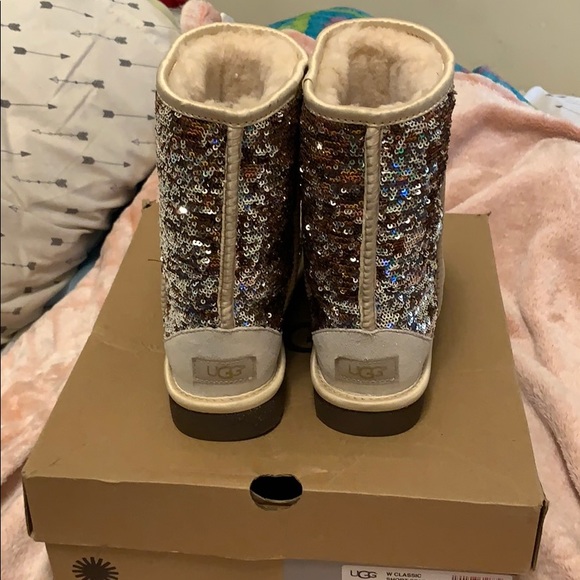 Sequence UGGs - Picture 5 of 6